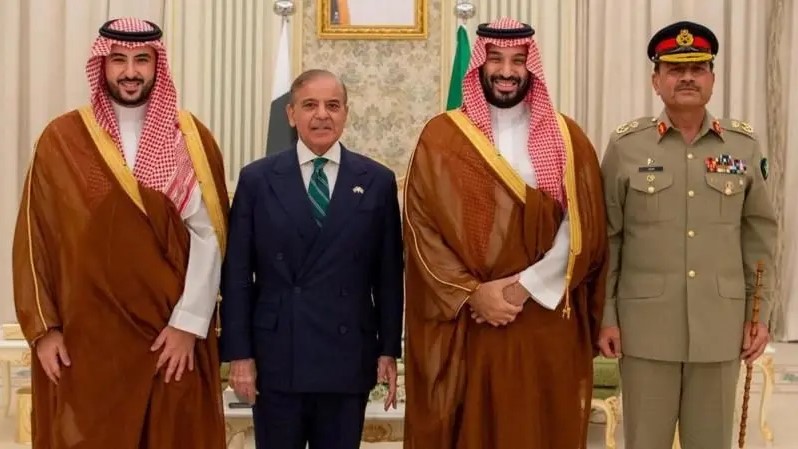 সৌদি-পাকিস্তান ‘ঐতিহাসিক প্রতিরক্ষা চুক্তি’ আঞ্চলিক ভূরাজনীতিতে আনছে নতুন মাত্রা